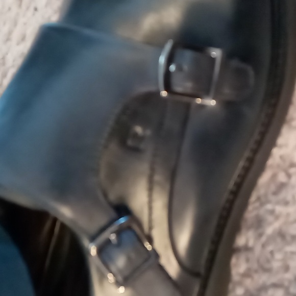 Shoes - Picture 4 of 5